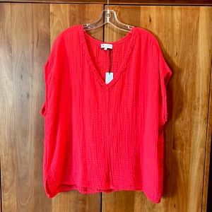 NWT - MICHAEL STARS ⭐️ Draya Double Gauze V-Neck Top
Color: SALSA ❤️ 2X
